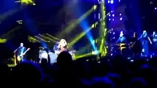 Kelly Clarkson - My Life Would Suck Without You (Live)