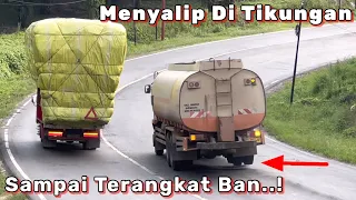 Truk Menyalip Di Tikungan Sampai Terangkat Ban..!