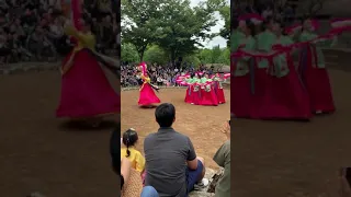 Красивый корейский танец