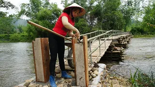 Building a bamboo bridge to the island off grid - Build and Pour concrete of the bridge gate