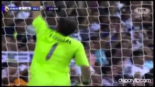 Gol de Raúl González en el Bernabéu