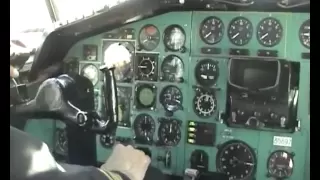 Tu-154 cockpit footage during landing in Russia (and in Russian)