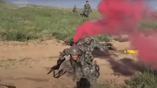 Генералы НАТО и России застыли открыв рты когда солдаты Китая пустили дым из ушей и искры из глаз
