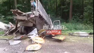 Два грузовика столкнулись на трассе в Калужской области