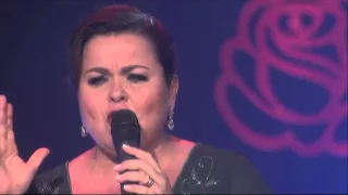 Maria do Rosário - Mãos Ensanguentadas de Jesus