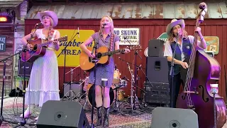 Kelly Willis, Brennan Leigh & Melissa Carper at Albino Skunk Fest 05 11 23