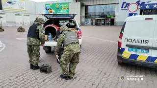 У Житомирі поліцейські перевірили підозрілу валізу у торговельному комплексі