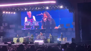 Dave Grohl introducing new Foo Fighters drummer Josh Freese on stage for the first time (5/24/23)