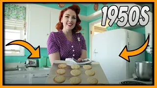 Woman lives as if the year was 1958 | Vintage Lifestyle Reaction