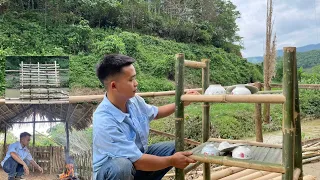 Make a cupboard out of bamboo, build a fire, and make a place to dry food . Hoang Viet Bac.||