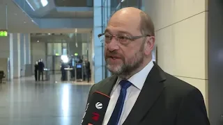 AUSREISEPFLICHTIGE IN DEN KNAST: Martin Schulz will Seehofer-Vorschlag prüfen