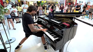 Queen Don't Stop Me Now (Piano Shopping Mall)