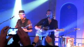 Chris Martin and Jonny Buckland out of Coldplay - Shiver - Little Noise Sessions 24/11/2011