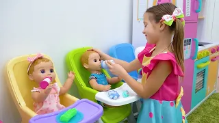 Вaby wants to eat! Sofia found a Baby Doll and pretends to be a parent