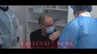 Степанов публично привился от коронавируса