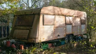 Son Inherits Dad’s Abandoned Trailer – Bursts Into Tears When He Enters It