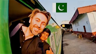 Pakistan’s Kindest Kid on Lahore to Karachi Train 🚂🇵🇰