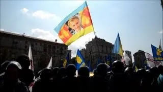 Protesters in Kiev try to storm city's administration HQ