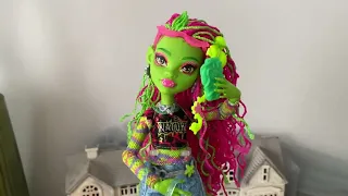 Розпаковка базової ляльки Монстер Хай Венера Макфлайтрап Monster High Venus McFlytrap Doll