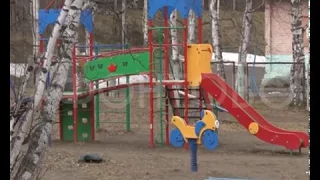 Опасные провалы рядом с детской площадкой беспокоят жителей Дивногорска