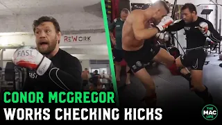 Conor McGregor trains leg kick defense: "Give none of these away"