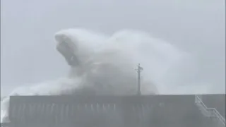 Taiwan ! Typhoon Koinu causes record winds of 340km/h !