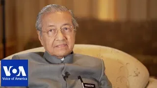 VOA Interview: Mahathir says Malaysia Suffering from Financial 'Destruction'