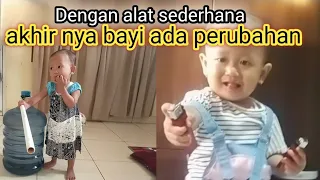 bayi 1 tahun belajar jalan dengan alat sederhana