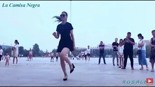 La Camisa Negra. Tout le monde danse. Очень круто танцуют ! Шаффл. Танцуют все !