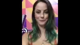 Atriz Kaya Scodelario Mandando um Salve em Português! ;)