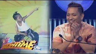 Jhong napa-'Wow' at pinalakpakan ang kanyang Mini Me | It's Showtime