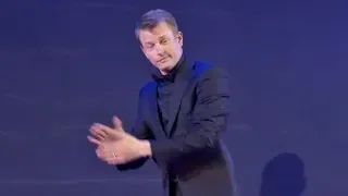 Kimi Räikkönen drunk at FIA Prize Giving 2018! 😂