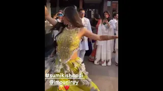Sexy Bride Mouni Roy Dance Video on her Sangeet & Haldi 😎