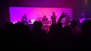 Tinie Tempah performs "Miami 2 Ibiza" with a 4-piece band in Hollywood, California's Cinespace