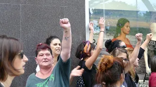 Roma, corteo di donne affronta militanti CasaPound: "Qui i fascisti non li vogliamo"