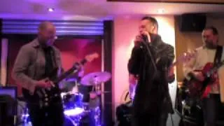 U2 COVER LIVE "JAMMING SESSION TOTAL CONFUSION ON SONG CHOICE