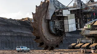Top 10 Biggest Machines That Will Blow Your Mind
