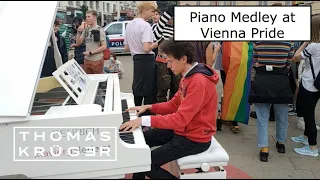 Street Piano Medley at VIENNA PRIDE – Thomas Krüger 🌈