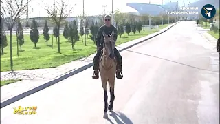ПЕРЕЗАЛИВ. Бердымухамедов осмотрел конные подразделения военных и правоохранительных органов