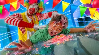 ¡EL PAYASO de MC DONALD'S ARRUINA  el CUMPLE de UN SUSCRIPTOR de 9 años! * lo hace LLORAR