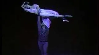 Maximova and  Vasiliev in Romeo and Juliet (vaimusic.com)