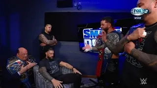 Roman Reigns Felicita a The Usos en Backstage - WWE SmackDown Español: 11/11/2022