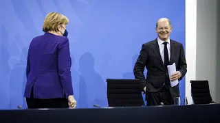 Merkel übergibt Kanzleramt an den neuen Bundeskanzler Olaf Scholz