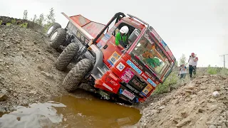 Tricky Way Skilled Pilots Drive Monstrously Powerful Trucks in Mud