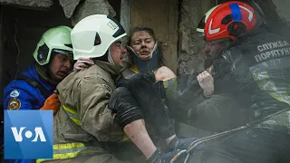 Firefighters Rescue Woman from Bombed Building in Dnipro, Ukraine | VOANews