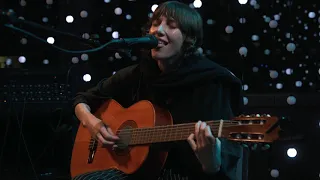 Aldous Harding - Treasure (Live on KEXP)