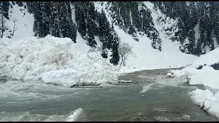 Look at the condition of sonamarg on the way road 24 3 2021