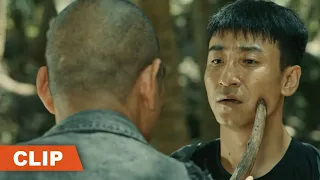 Clip | 百年成蟒，生冠为王！盗猎者为得到蛇王消息，威胁众人！【蛇王2021】