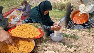 Making rice and tomatoes (Dampakht) by a nomadic mother in nature