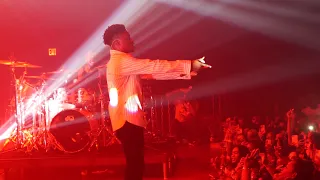 LUCKY DAYE Gets ORGASMIC OVATION From Houston Crowd Upon Entry · 1st Concert Since Pandemic